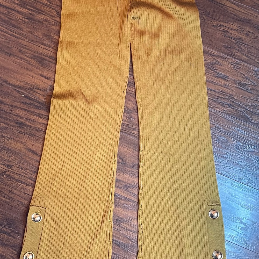 🩷NWT GOOD AMERICAN Gold Plated Boss Flare Pants, Size 3 - Picture 5 of 5